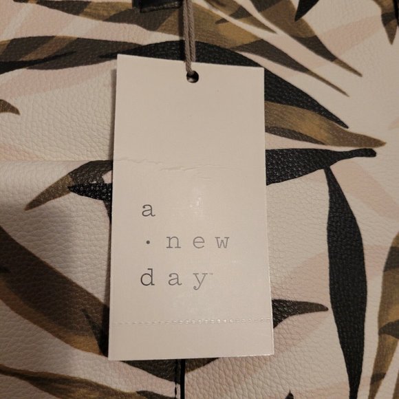 Leaf Print Zip Top Tote Handbag - A New Day Green New In Package - Picture 3 of 4
